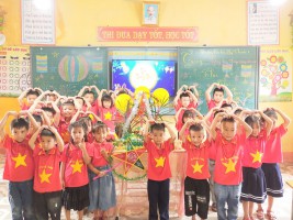 Trường tiểu học  Kỳ Thịnh 1 tổ chức vui Tết Trung thu cho học sinh